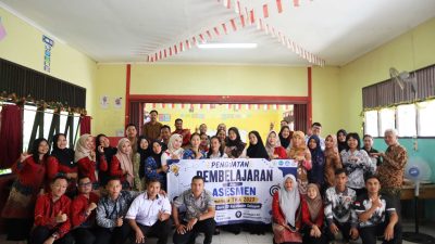 Perkuat Kompetensi Guru di Perbatasan, Tim PkM FKIP Untan Gelar Pelatihan di Sekayam Sanggau