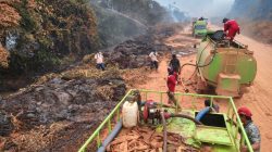 Perkuat Pertahanan Lintas Konsesi, Tim Gabungan Mayawana-Jalin Vaneo Suplai Water Truck Padamkan Api