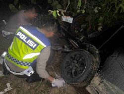 Maut di Tikungan Jalan Sekadau-Sanggau: Hindari Truk Misterius, Pickup Adu Banteng dengan Revo