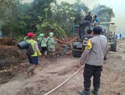 Hotspot Muncul di Kendawangan, Polisi dan Damkar Perusahaan Padamkan Karhutla Cegah Meluas