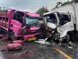 Tragedi Jalan Licin Transkalimantan: Truk Elpiji Tabrakan di Turunan Gereja Pasionis