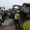 Dua Truk Trailer Bertabrakan di Jalan Adisucipto Kubu Raya, Sopir Luka-luka