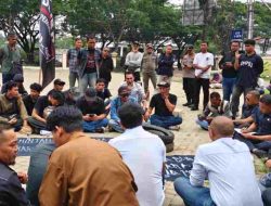 Sujiwo Temui Massa Serikat Pemuda Batu Ampar, Soroti Tarif Transportasi dan Kelangkaan BBM